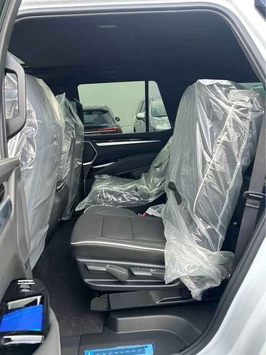 2026 Cadillac Escalade 5th Gen - Image 16 of 18