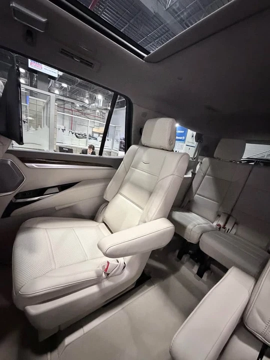2026 Cadillac Escalade 5th Gen - Image 9 of 12