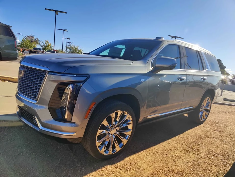 2026 Cadillac Escalade 5th Gen - Image 17 of 19