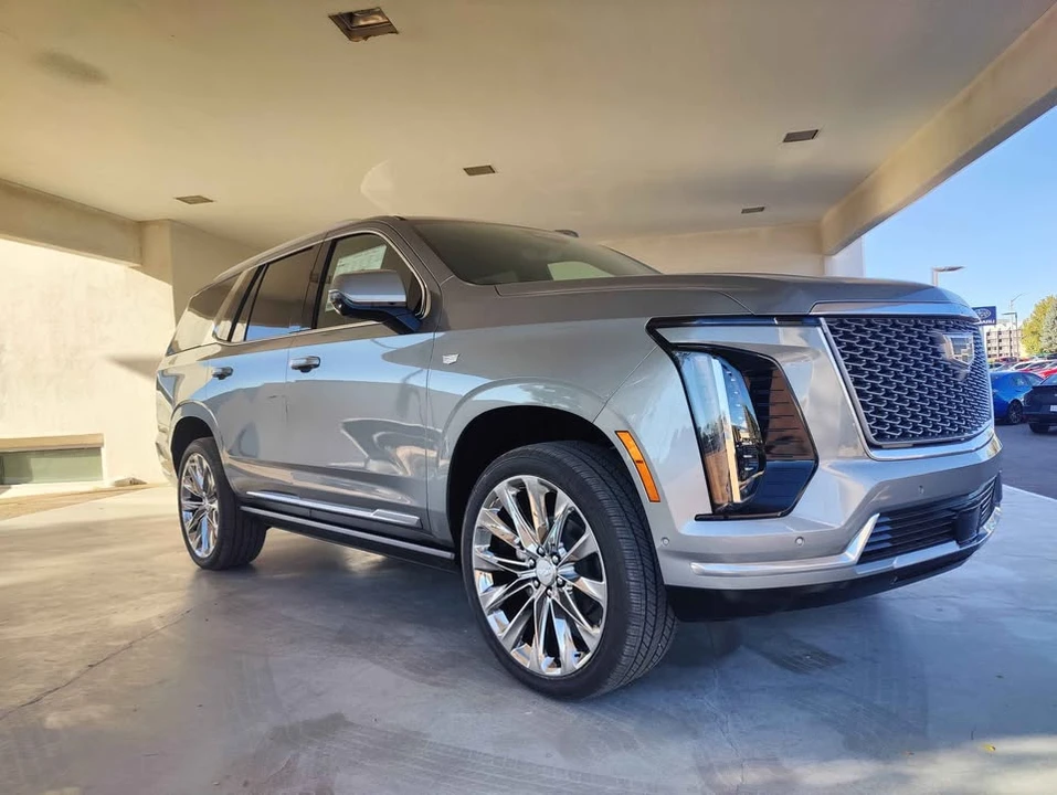 2026 Cadillac Escalade 5th Gen - Image 5 of 19