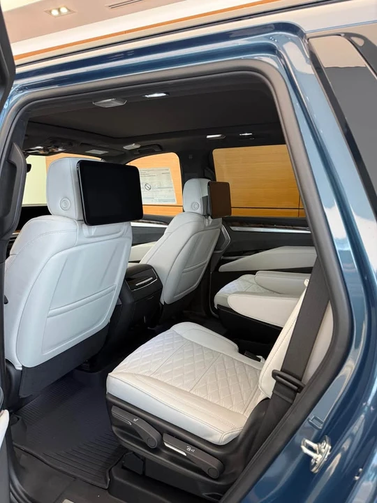 2026 Cadillac Escalade 5th Gen - Image 8 of 10