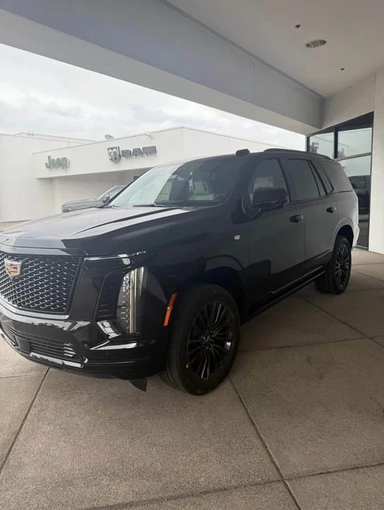 2026 Cadillac Escalade 5th Gen - Image 4 of 7