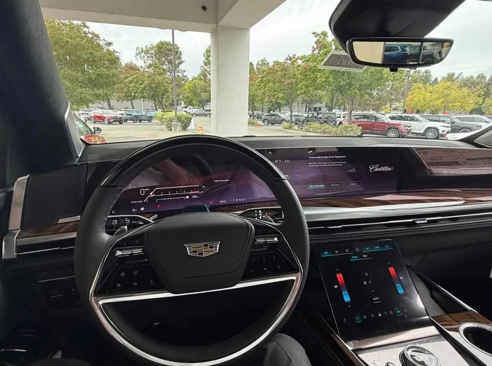 2026 Cadillac Escalade 5th Gen - Image 5 of 7