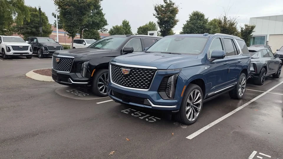 2026 Cadillac Escalade 5th Gen - Image 5 of 5