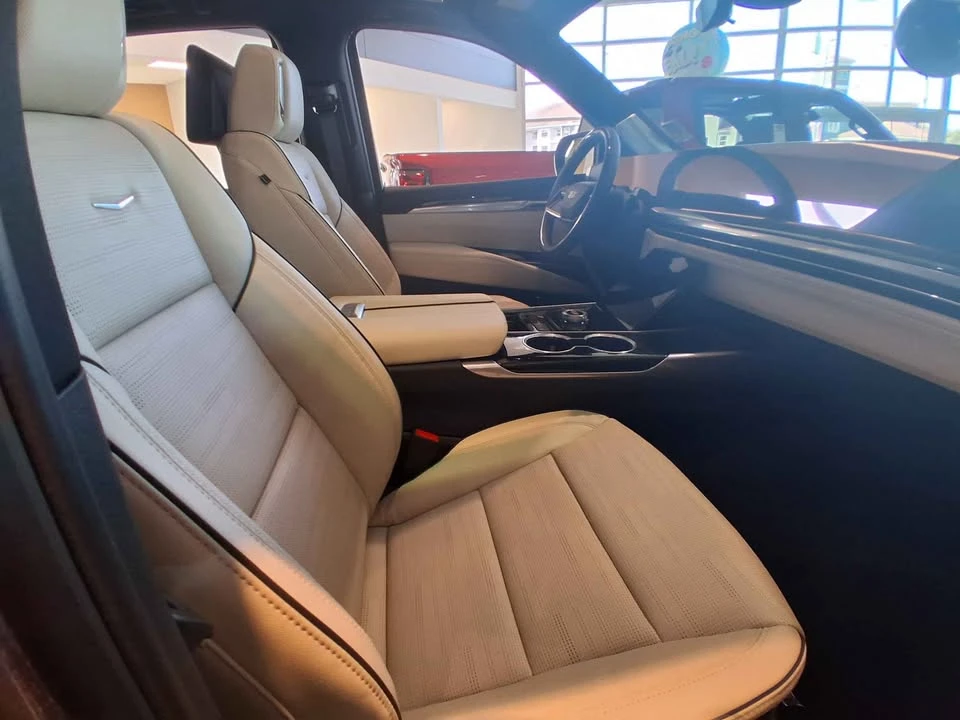 2026 Cadillac Escalade 5th Gen - Image 7 of 14