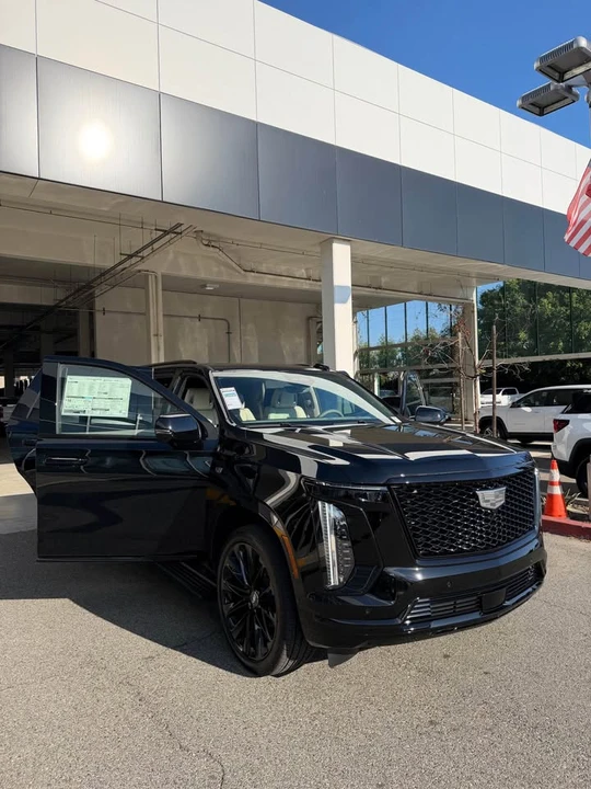 2026 Cadillac Escalade 5th Gen - Image 2 of 12