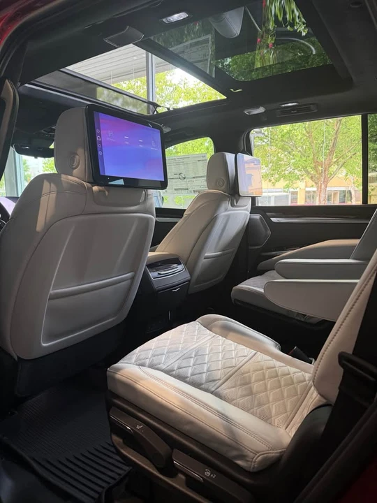 2026 Cadillac Escalade 5th Gen - Image 12 of 17