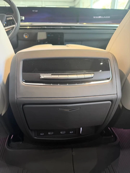 2026 Cadillac Escalade 5th Gen - Image 15 of 17