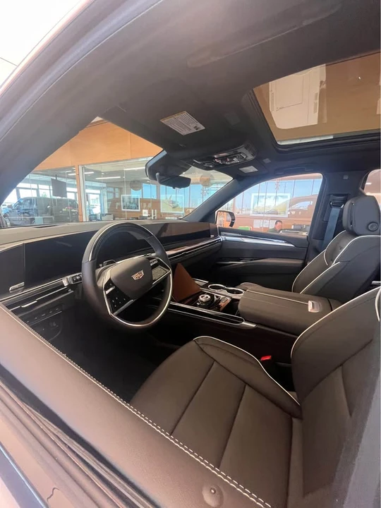 2026 Cadillac Escalade 5th Gen - Image 7 of 10