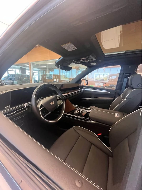 2026 Cadillac Escalade 5th Gen - Image 8 of 10