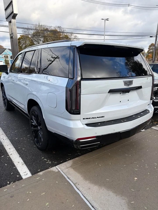 2026 Cadillac Escalade 5th Gen - Image 4 of 8