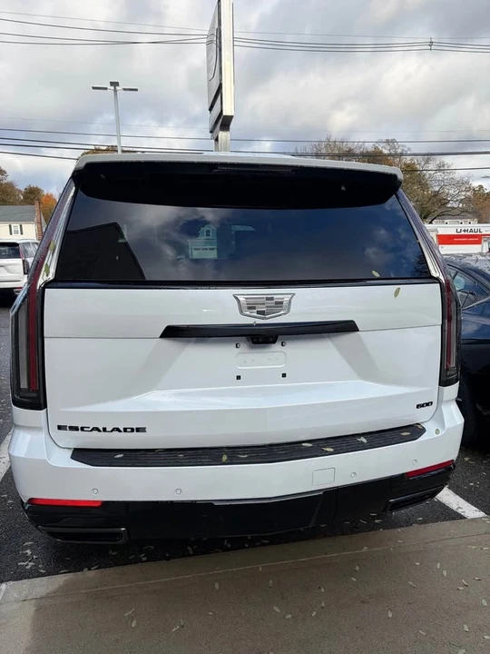 2026 Cadillac Escalade 5th Gen - Image 5 of 8