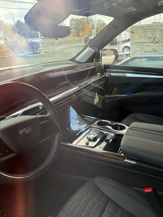 2026 Cadillac Escalade 5th Gen - Image 7 of 8
