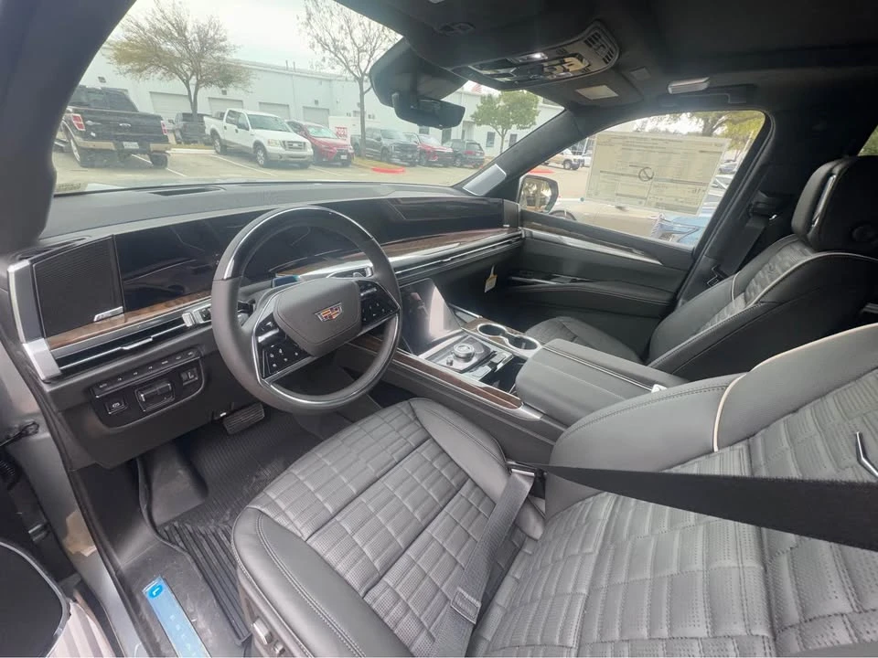 2026 Cadillac Escalade 5th Gen - Image 6 of 7