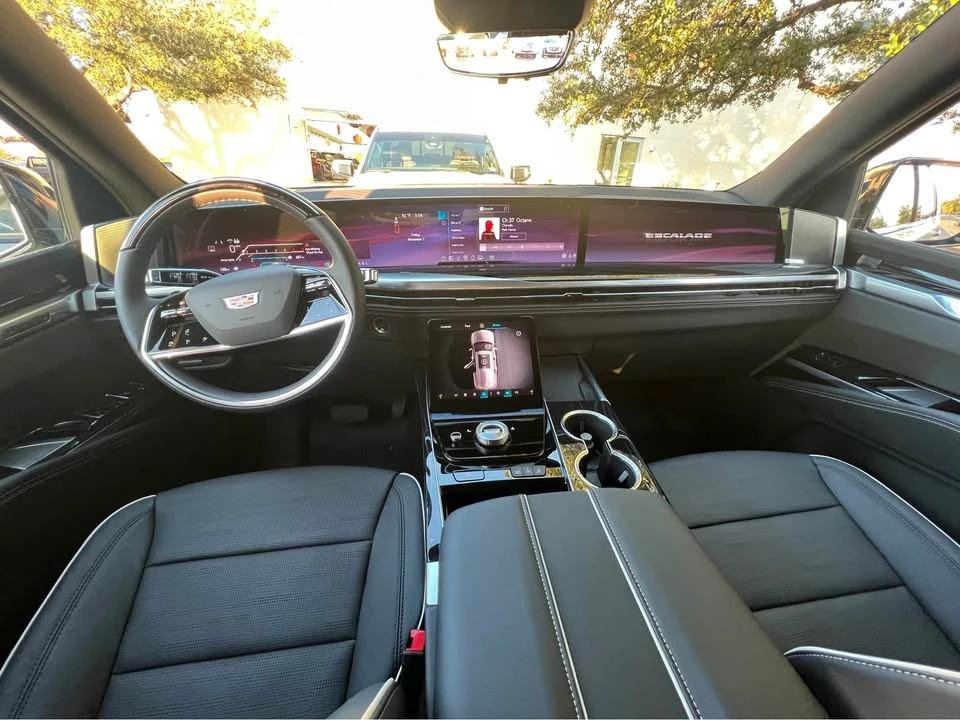 2026 Cadillac Escalade 5th Gen - Image 5 of 7