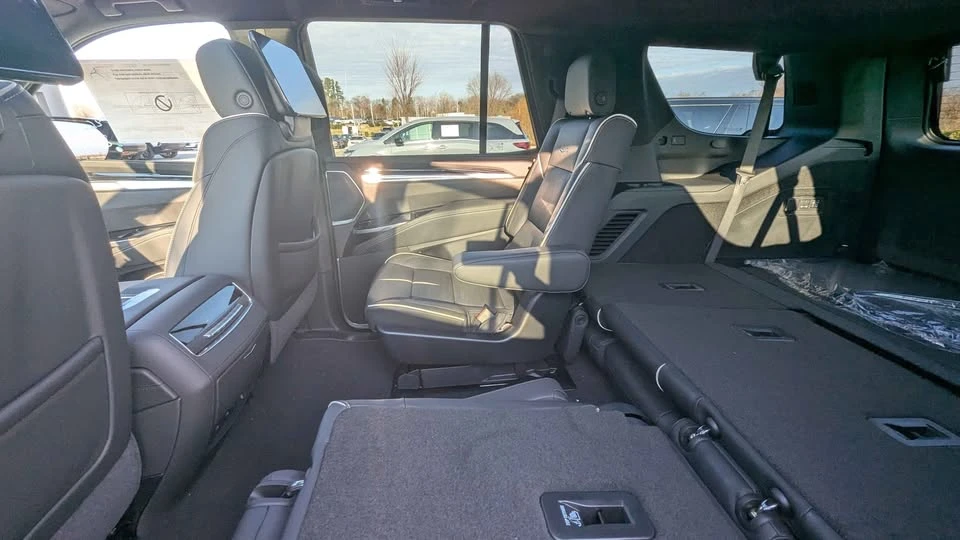 2026 Cadillac Escalade 5th Gen - Image 9 of 12