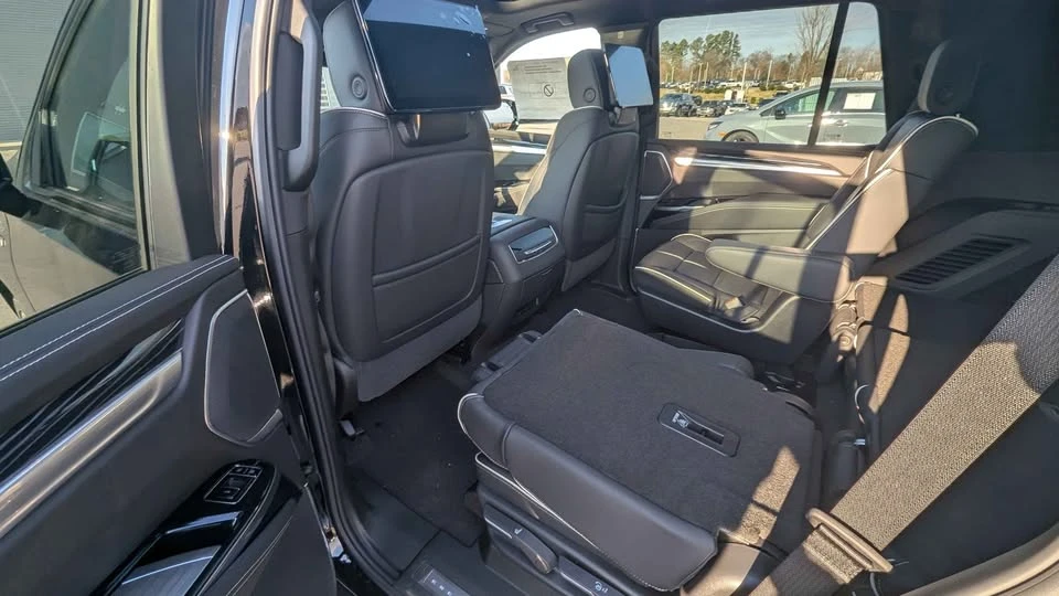 2026 Cadillac Escalade 5th Gen - Image 8 of 12