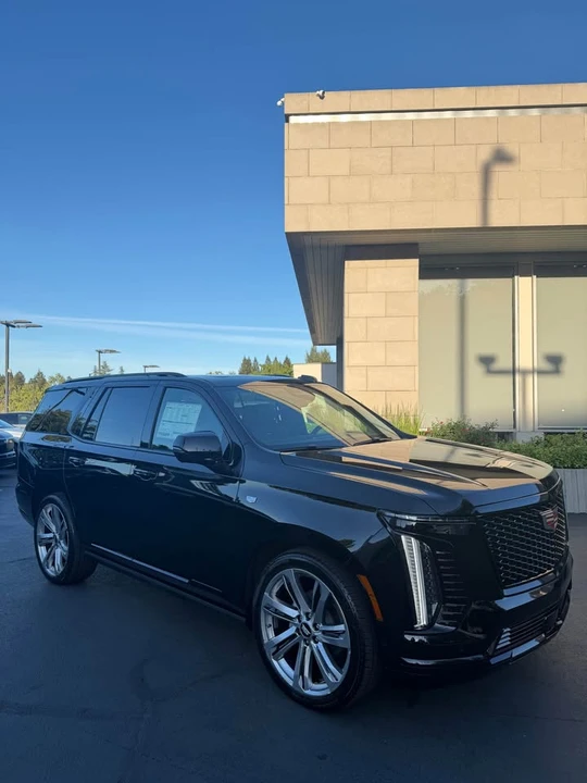 2026 Cadillac Escalade 5th Gen - Image 3 of 17