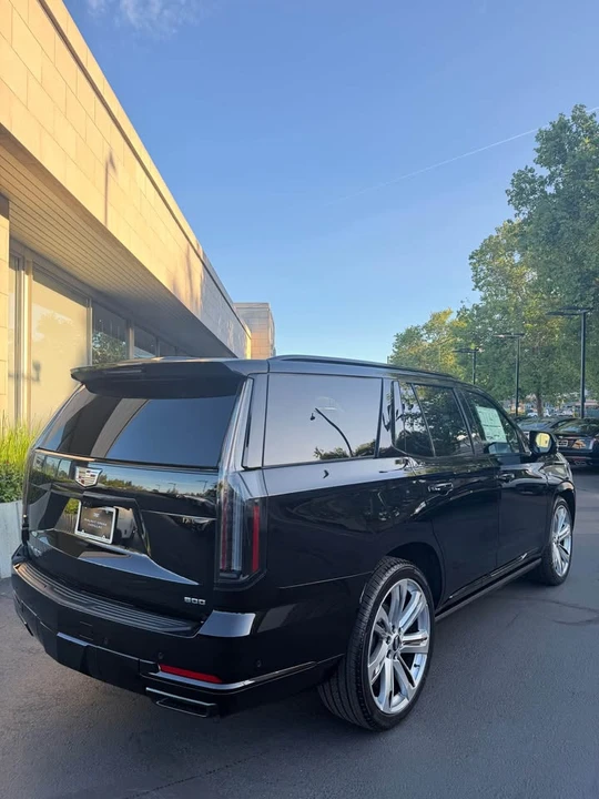 2026 Cadillac Escalade 5th Gen - Image 5 of 17