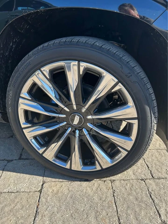 2026 Cadillac Escalade 5th Gen - Image 2 of 10