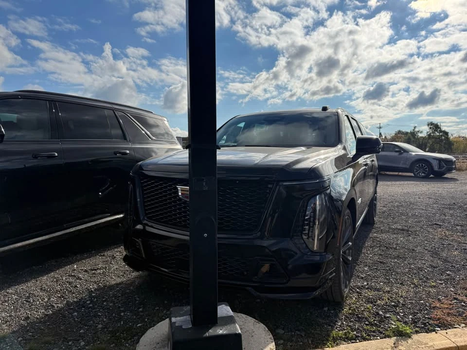 2026 Cadillac Escalade 5th Gen - Image 7 of 8