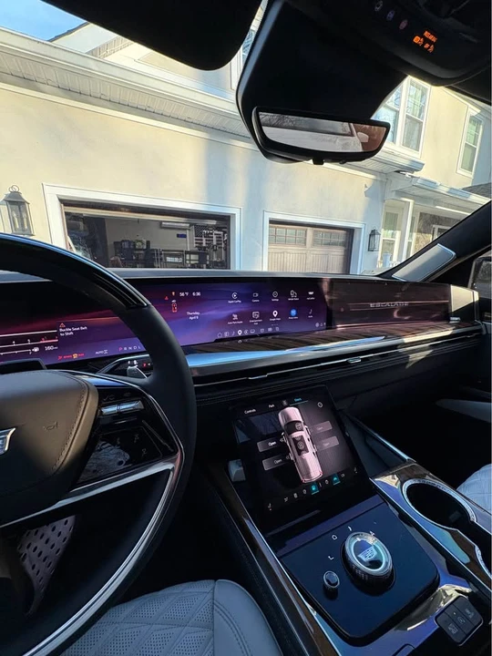 2026 Cadillac Escalade 5th Gen - Image 7 of 8