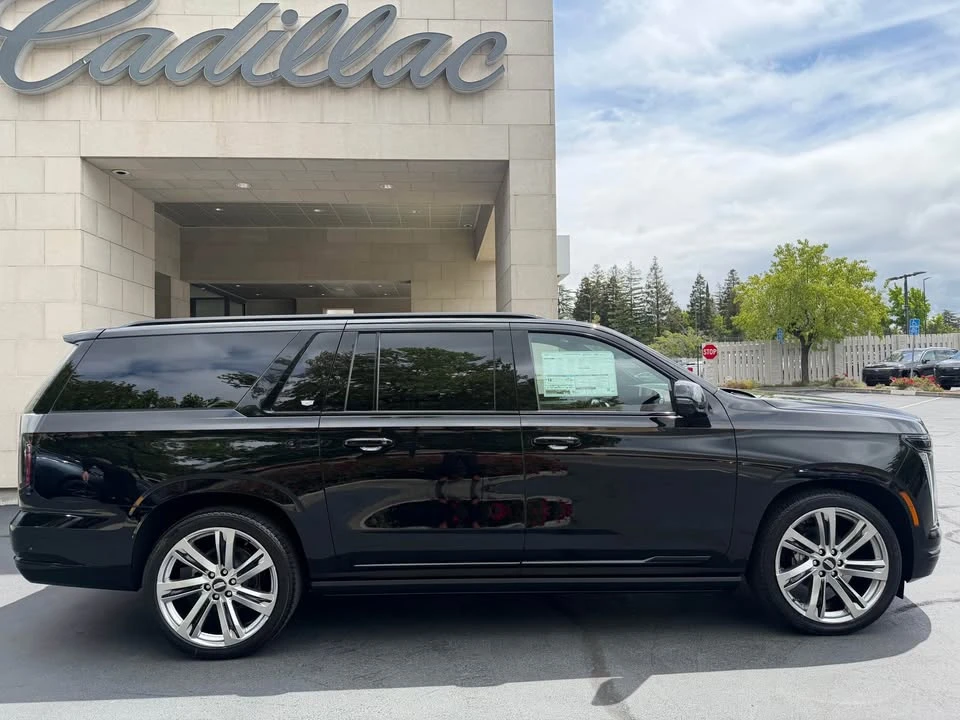 2026 Cadillac Escalade 5th Gen - Image 7 of 20