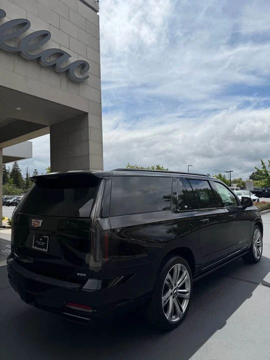 2026 Cadillac Escalade 5th Gen - Image 6 of 20
