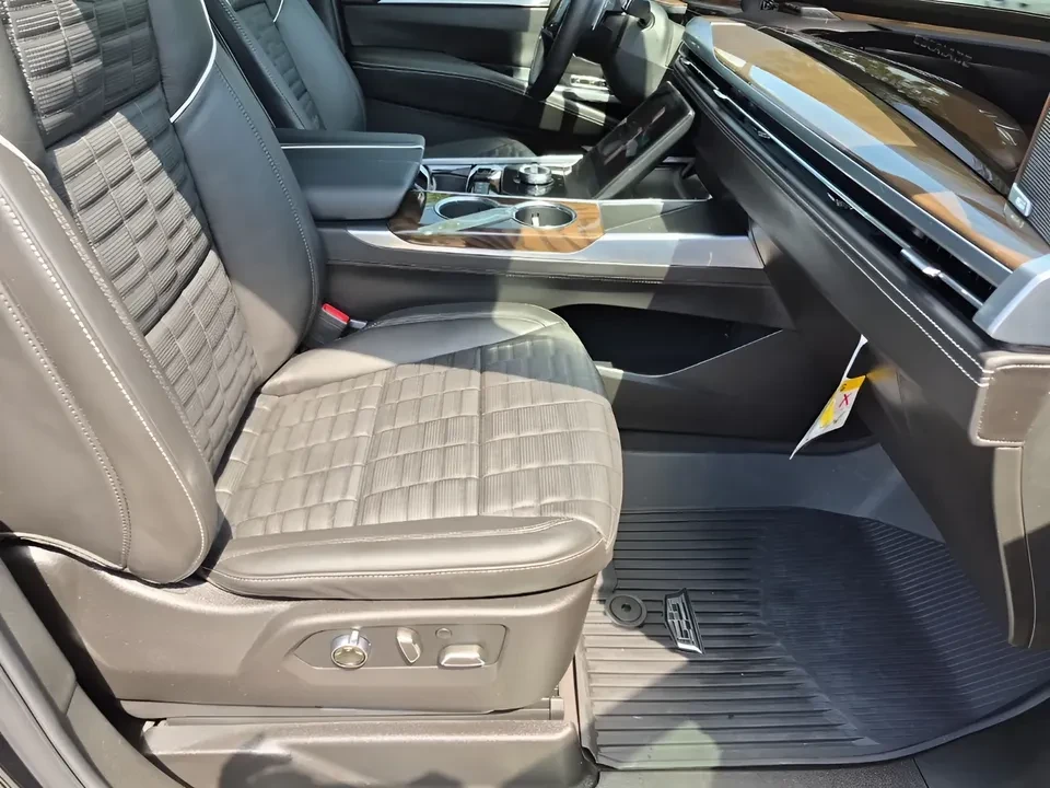 2026 Cadillac Escalade 5th Gen - Image 7 of 9
