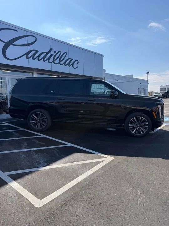2026 Cadillac Escalade 5th Gen - Image 8 of 14
