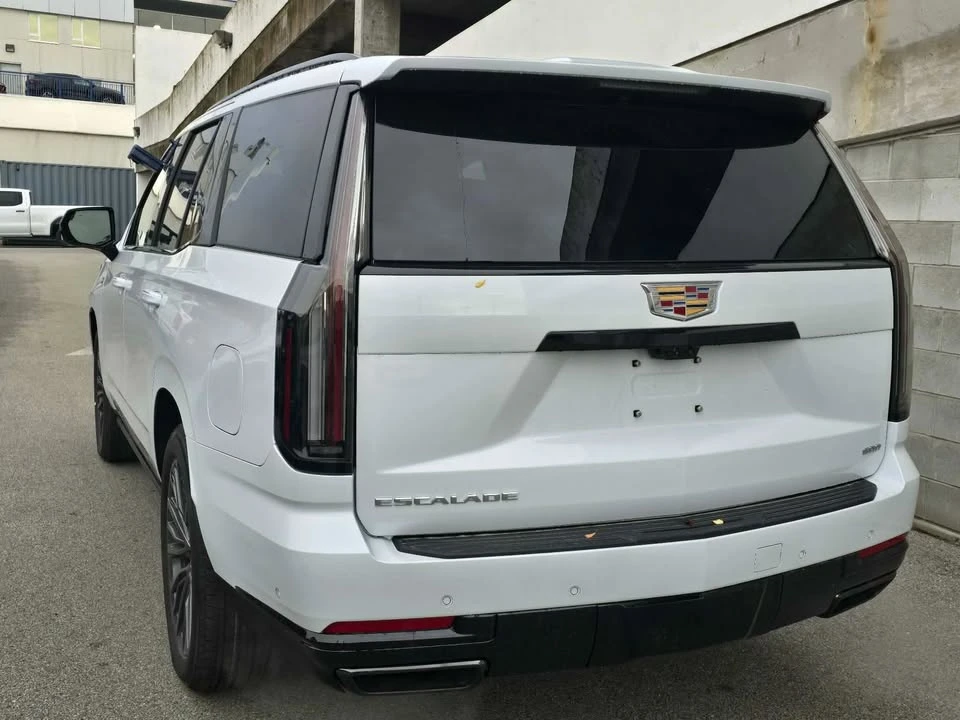 2026 Cadillac Escalade 5th Gen - Image 18 of 19