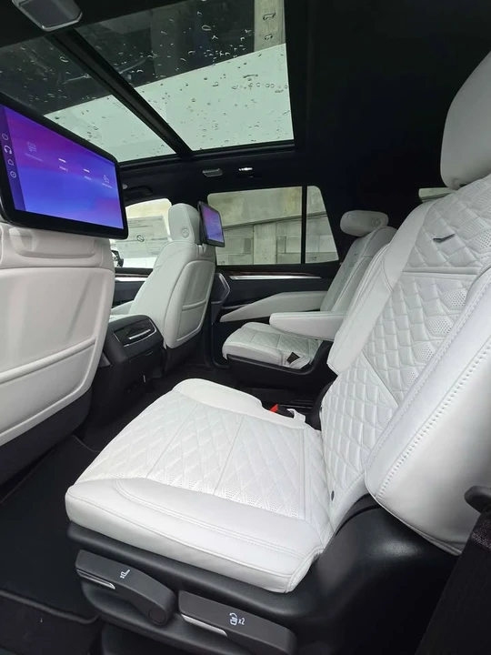 2026 Cadillac Escalade 5th Gen - Image 5 of 19