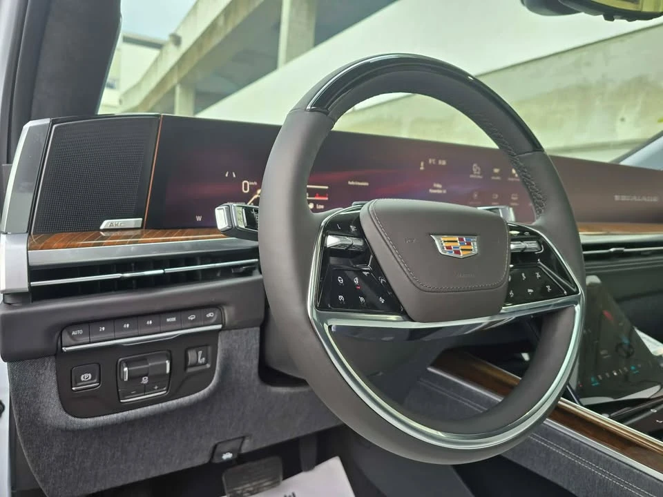 2026 Cadillac Escalade 5th Gen - Image 7 of 19