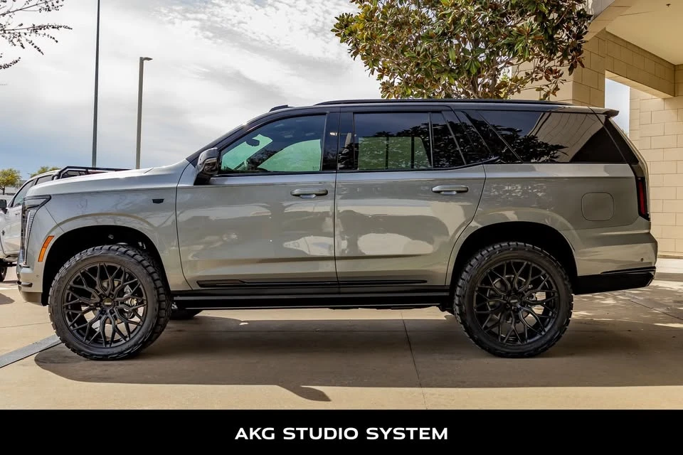 2026 Cadillac Escalade 5th Gen - Image 11 of 16