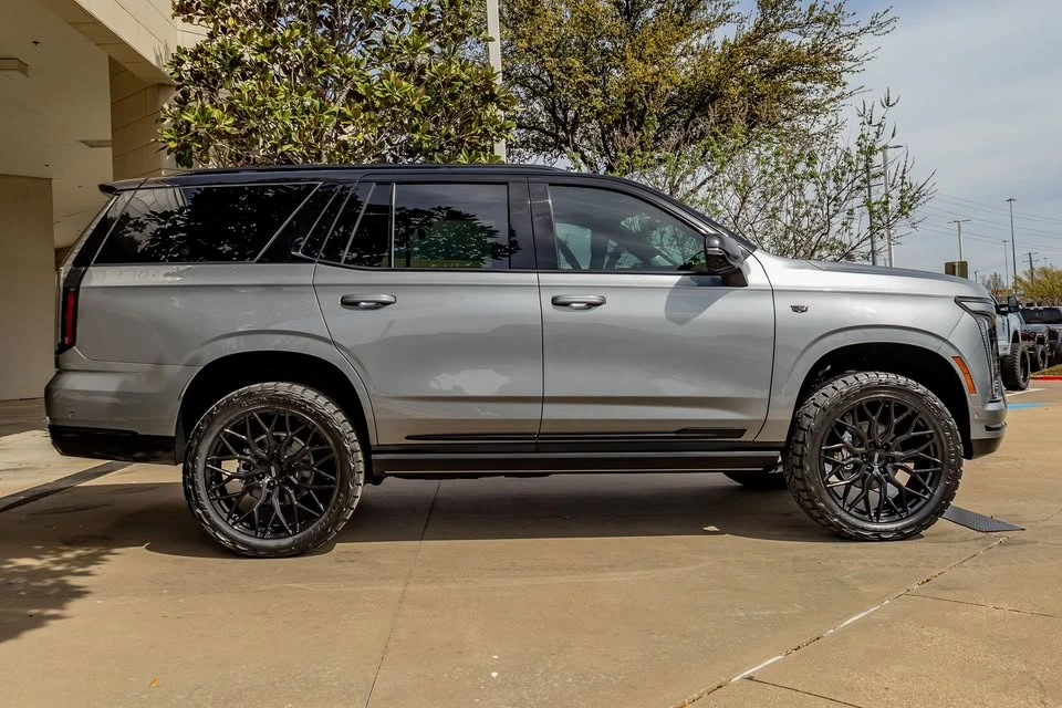 2026 Cadillac Escalade 5th Gen - Image 12 of 16