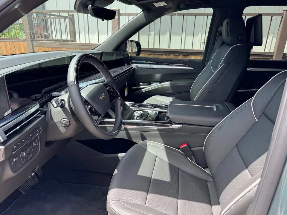 2026 Cadillac Escalade 5th Gen - Image 12 of 13