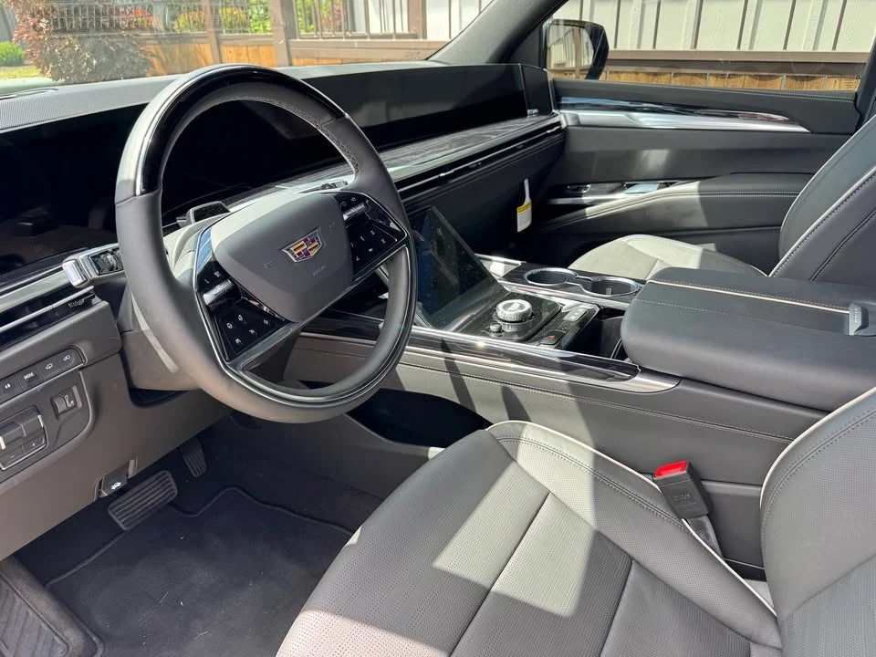 2026 Cadillac Escalade 5th Gen - Image 10 of 13