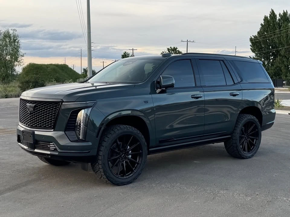 2026 Cadillac Escalade 5th Gen - Image 7 of 13