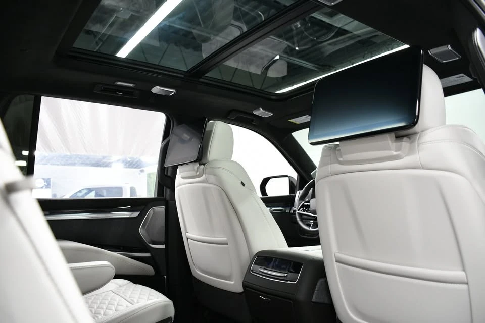 2026 Cadillac Escalade-V 5th Gen - Image 18 of 20