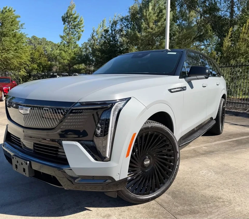2026 Cadillac Lyriq - Image 2 of 9