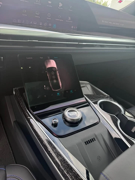 2026 Cadillac Vistiq - Image 15 of 18