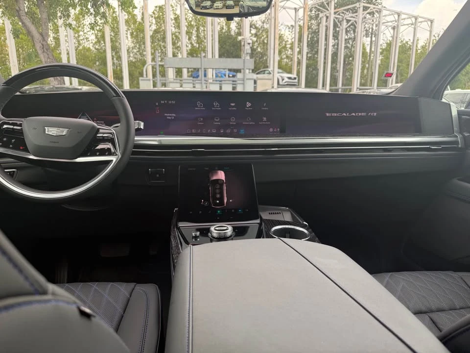 2026 Cadillac Vistiq - Image 11 of 18