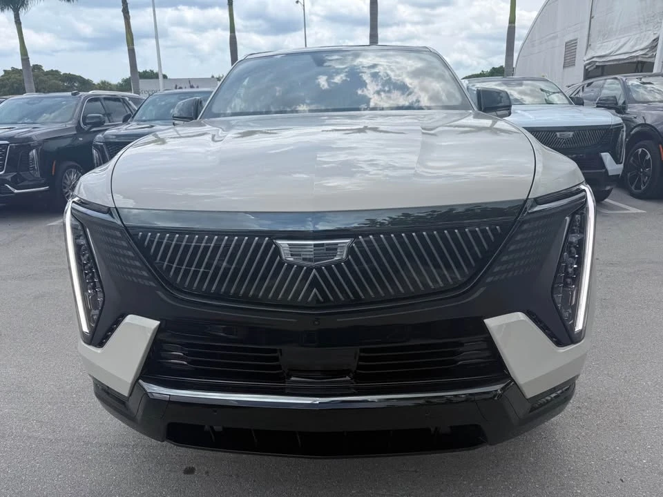 2026 Cadillac Vistiq - Image 2 of 18