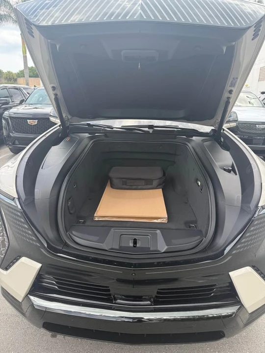 2026 Cadillac Vistiq - Image 5 of 18
