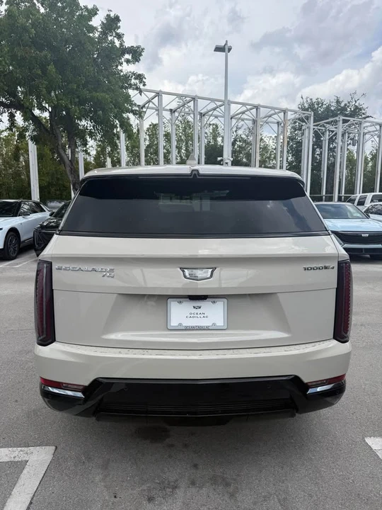 2026 Cadillac Vistiq - Image 6 of 18