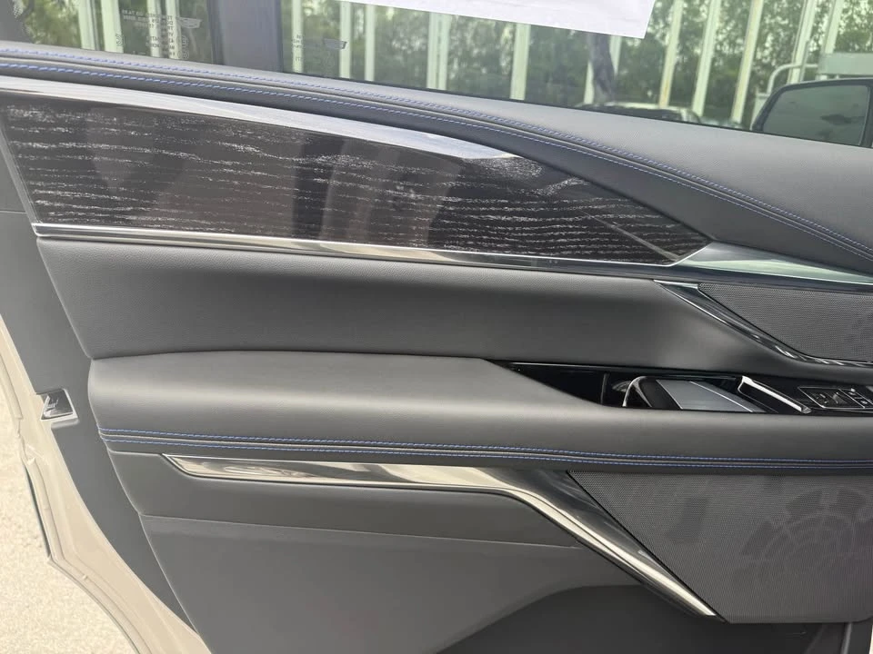 2026 Cadillac Vistiq - Image 12 of 18