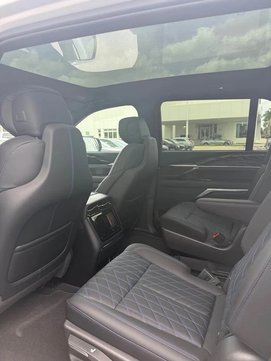 2026 Cadillac Vistiq - Image 9 of 18