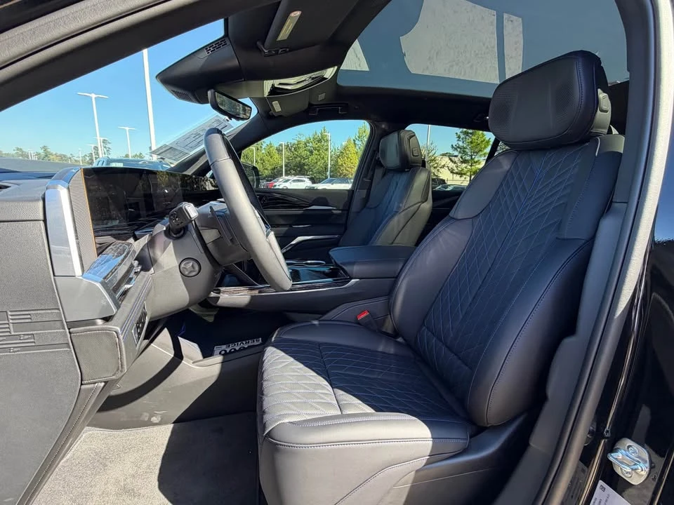 2026 Cadillac Vistiq - Image 7 of 9