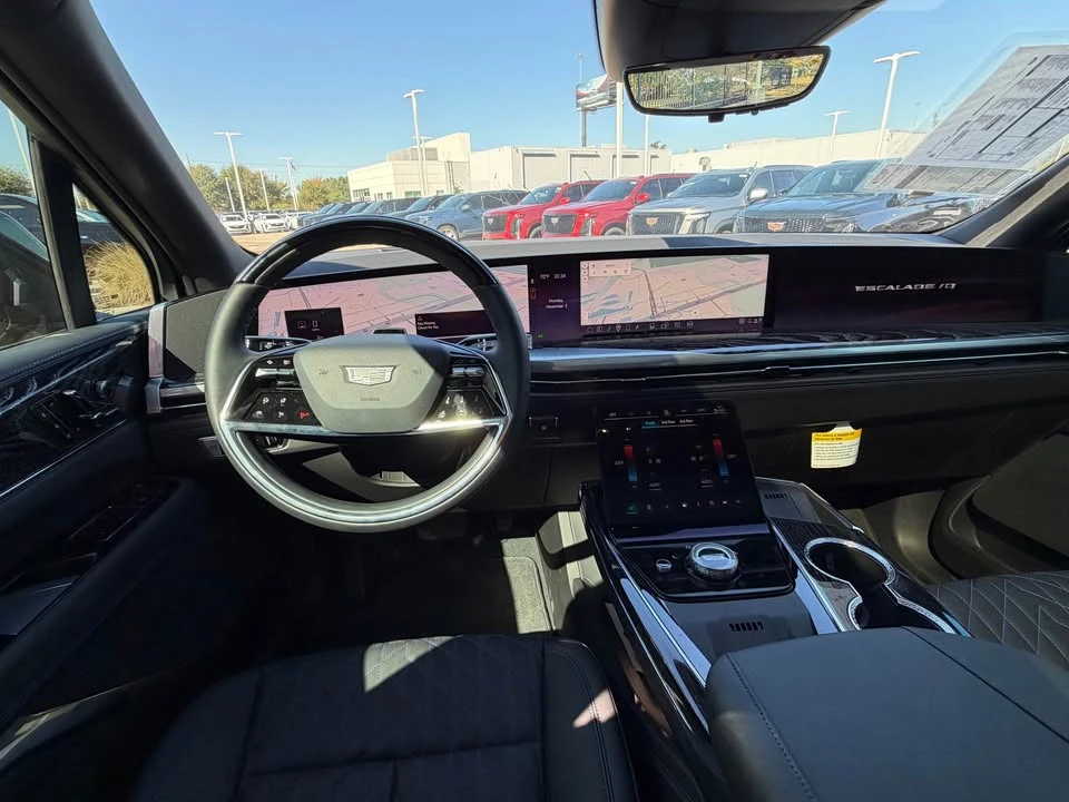 2026 Cadillac Vistiq - Image 8 of 9