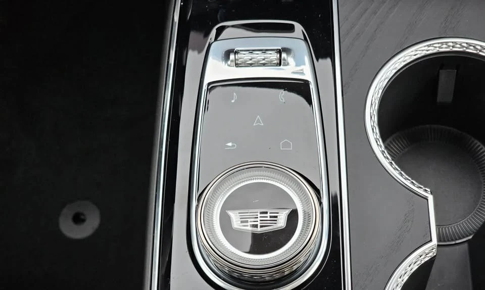 2026 Cadillac Lyriq - Image 17 of 19